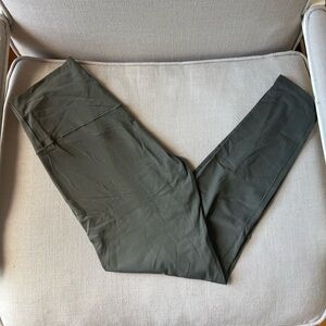 aerie high waisted 7/8 length olive colored leggings